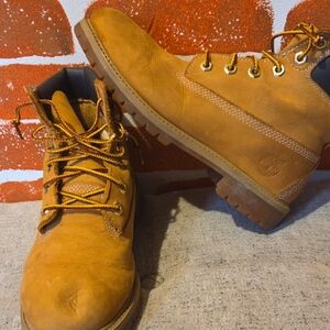 🥾 Timberland Honey-Colored Leather Boots For Boys Size U.S. 6 🥾